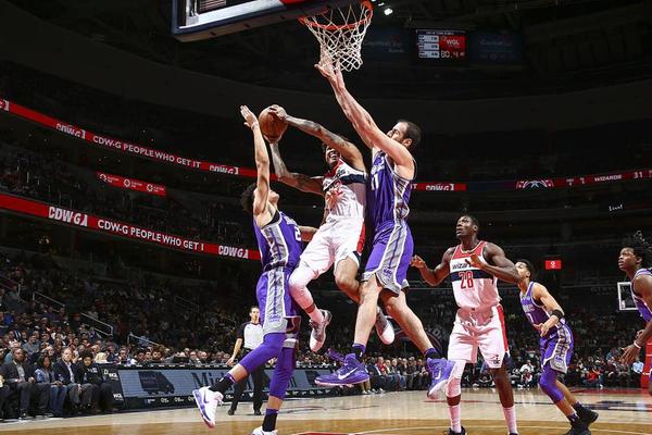 成功转型，米体：库普梅纳斯已成尤文不可或缺的组织型后卫（米体：库普梅纳斯完成蜕变，已是尤文后防的组织核心）