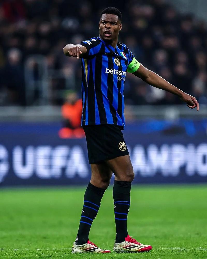 中足联颁奖礼获奖名单：拉莫斯最佳主帅，卡扎荣膺中超MVP（中足联年度颁奖出炉：拉莫斯当选最佳教练，卡扎加冕中超MVP）