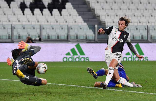 连下两城，格林伍德成马赛近15年首位欧冠客场梅开二度的球员（格林伍德欧冠客场双响，成马赛近15年首人）