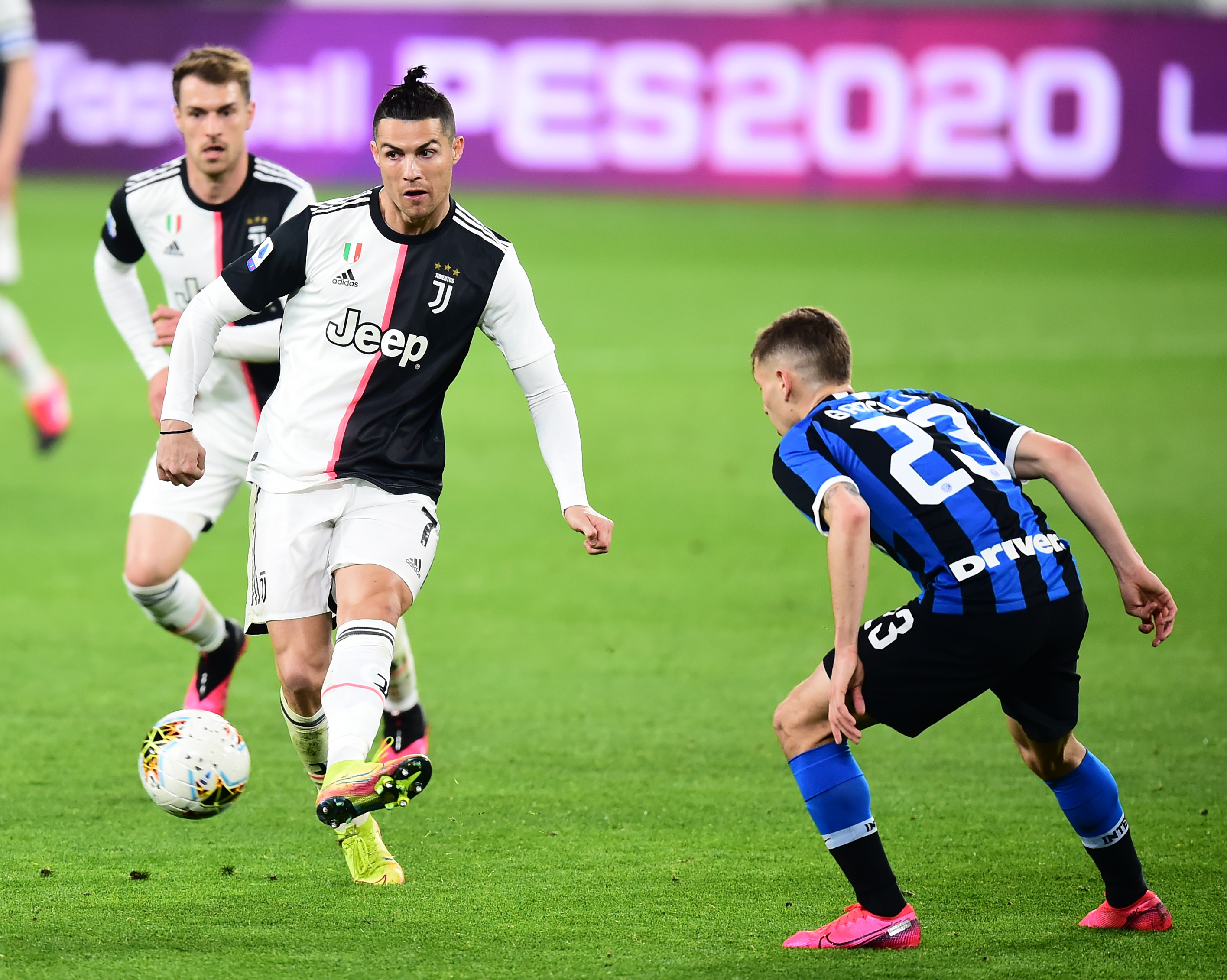 TNT：拜仁密切关注中日德兰队21岁智利边锋达里奥-奥索里奥（TNT称拜仁正在跟踪考察中日德兰21岁智利边锋达里奥·奥索里奥）